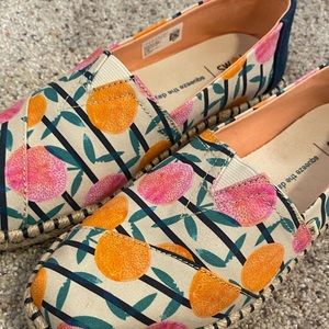 Colorful Summer Toms, Size 7